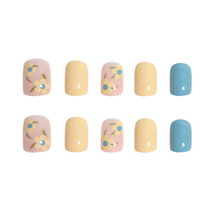 Floral-Themed Press-On Nail Art Kalsten