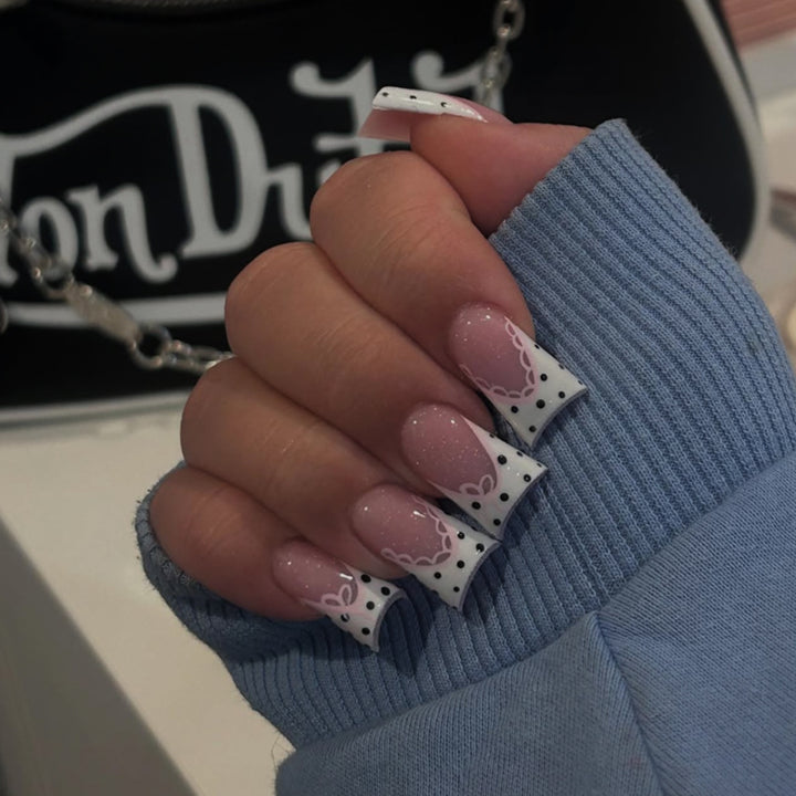 Artificial nail extensions with elegant lace design Kalsten
