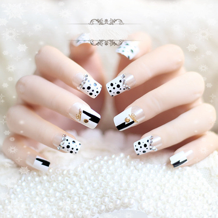 Artificial nails with elegant flower and rhinestone design Kalsten