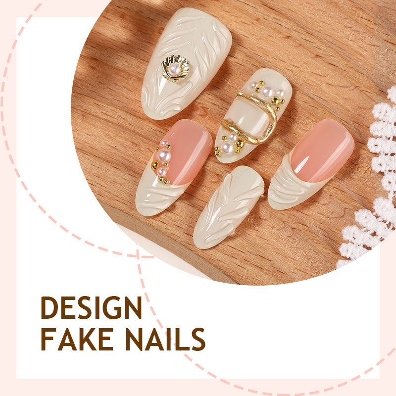 Artificial nail set with glamorous gold accents Kalsten
