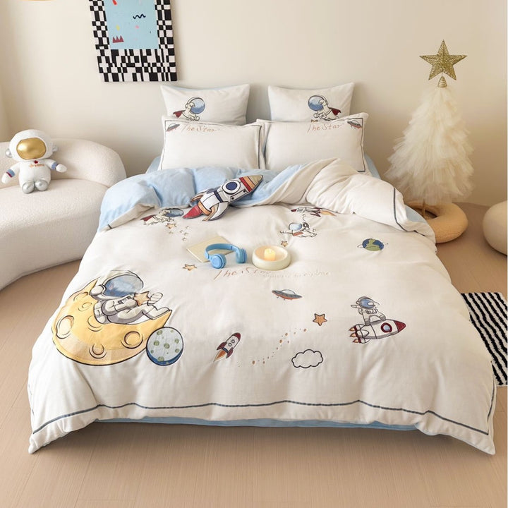Cozy reversible bedding set with moon and bunny appliqué