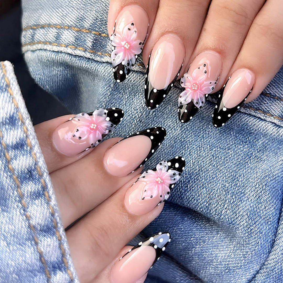 Artistic Press-On Nail Set with Floral Accent Kalsten