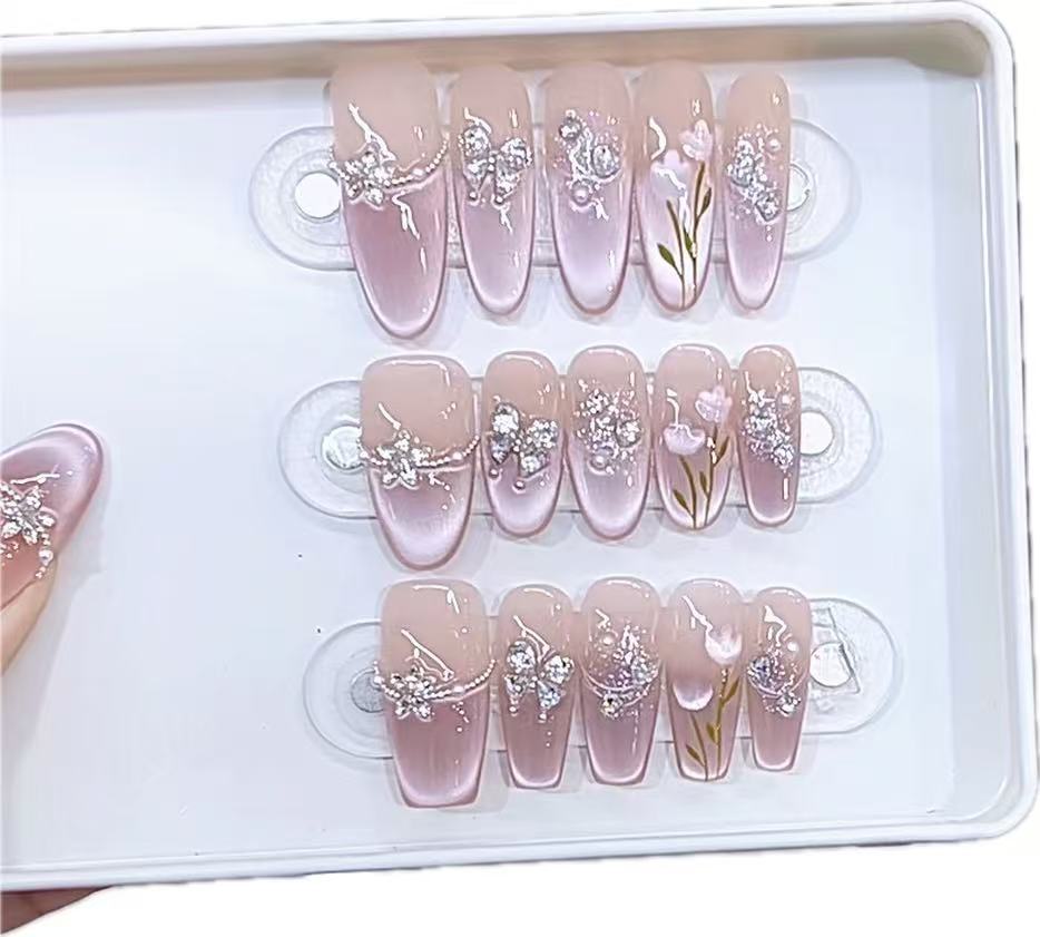 Stylish Floral-Embellished Press-On Nail Set Kalsten