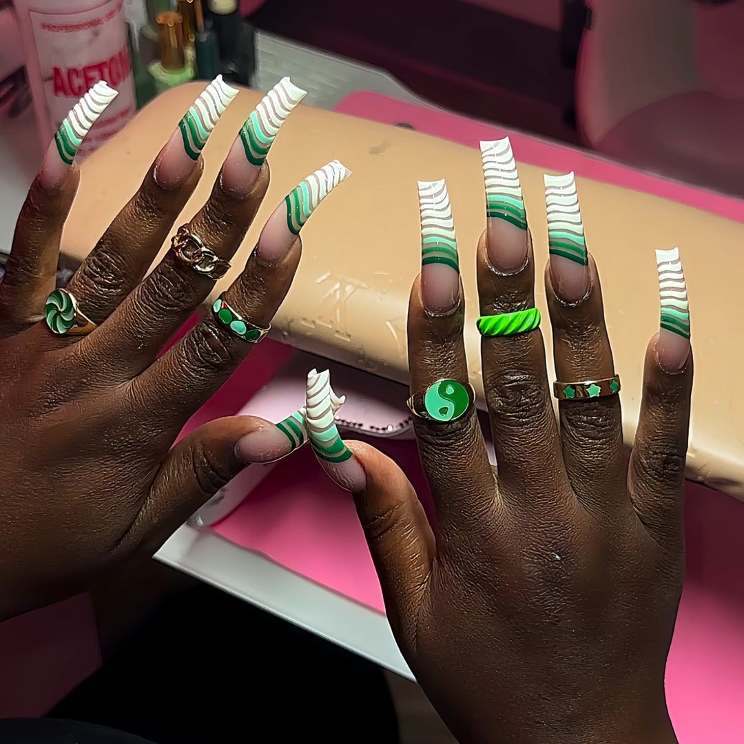 Artistic Long Press-On Nail Set with Unique Striped Design Kalsten