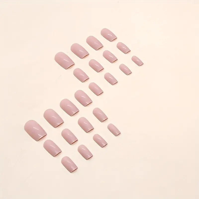 Artificial nail set with glossy finish and elegant accents Kalsten