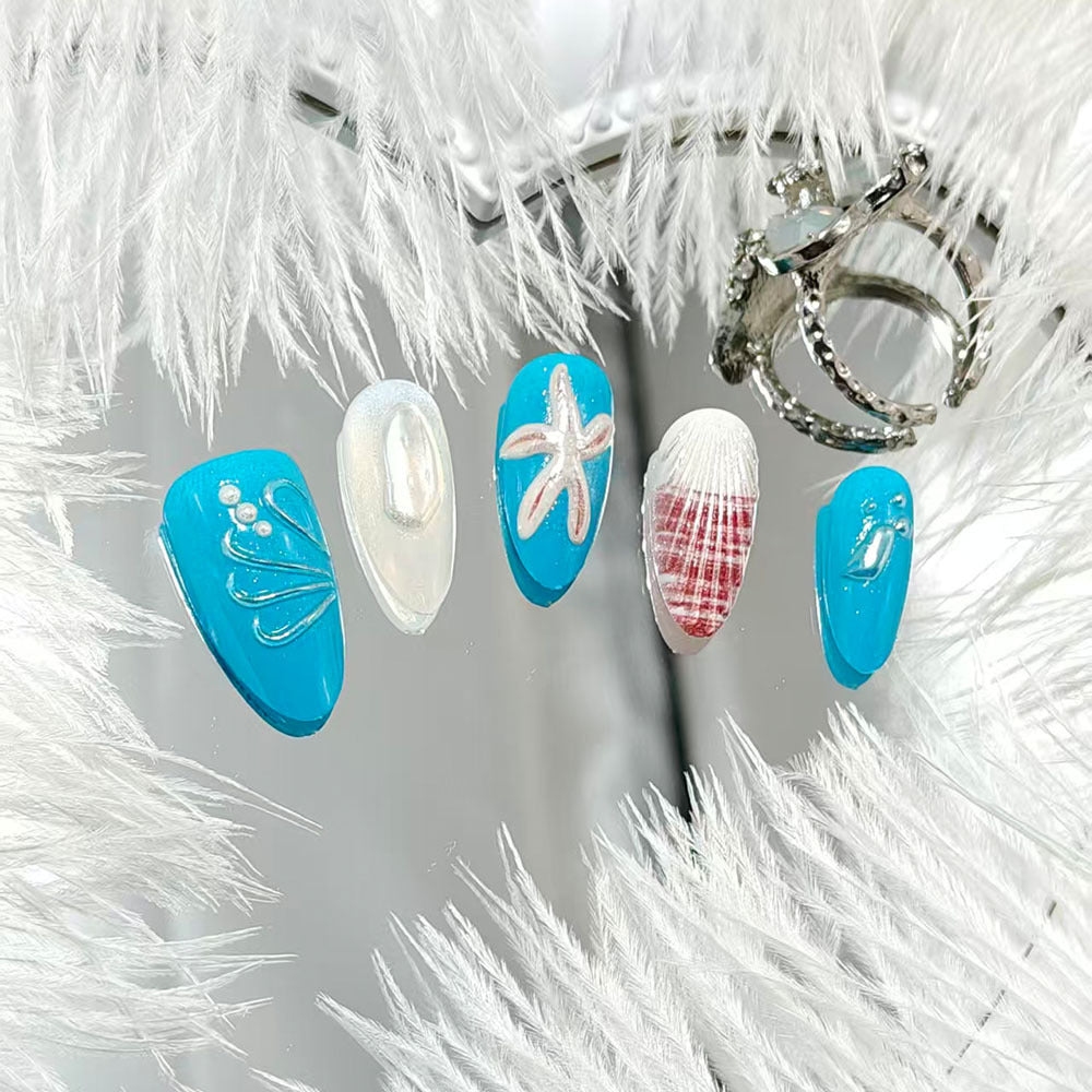 Maritime-style artificial nails Kalsten
