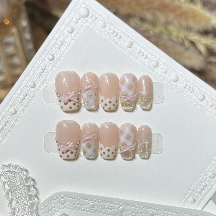 Themed Press-On Nail Art Set with Hello Kitty Designs Kalsten