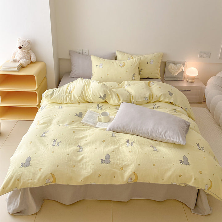 Playful bed linen set made of cotton percale with peach print and reversible function