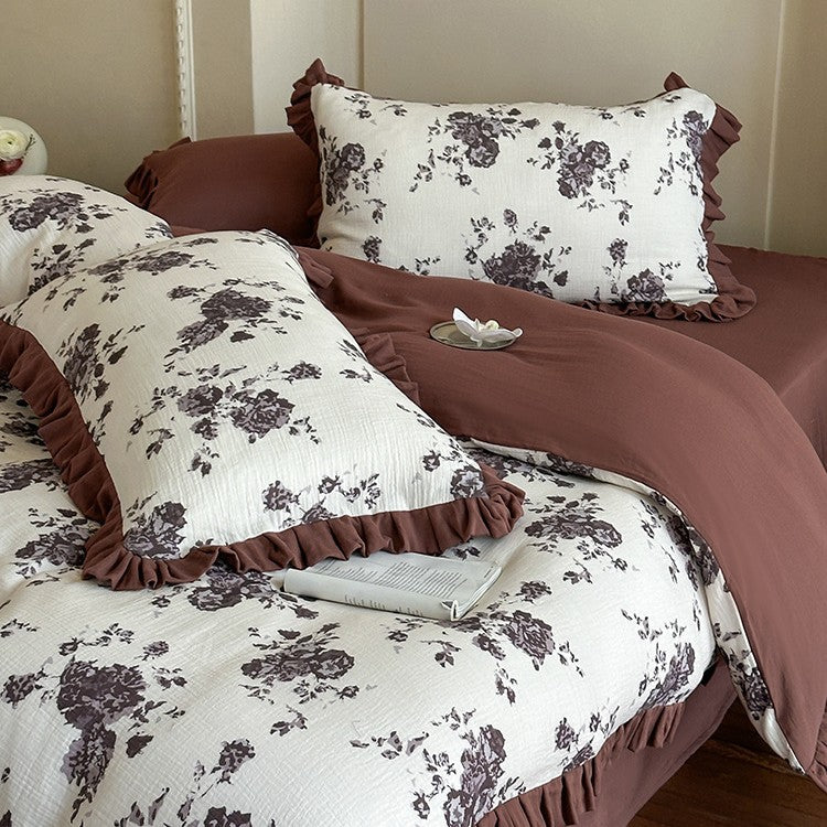 Bedding set made of cotton gauze with romantic flower print and voluminous ruffle