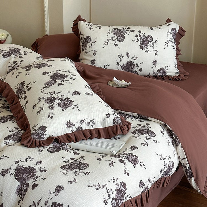 Bedding set made of cotton gauze with romantic flower print and voluminous ruffle