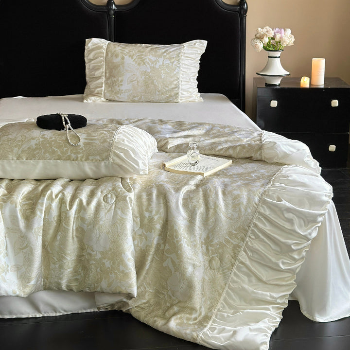 Bedding set made of satin jacquard with gathered ruffle and elegant pillowcases