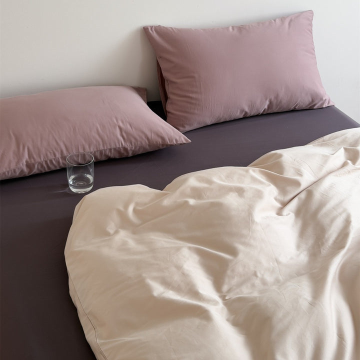 High-quality cotton bed linen set with fitted sheet and zipper duvet cover