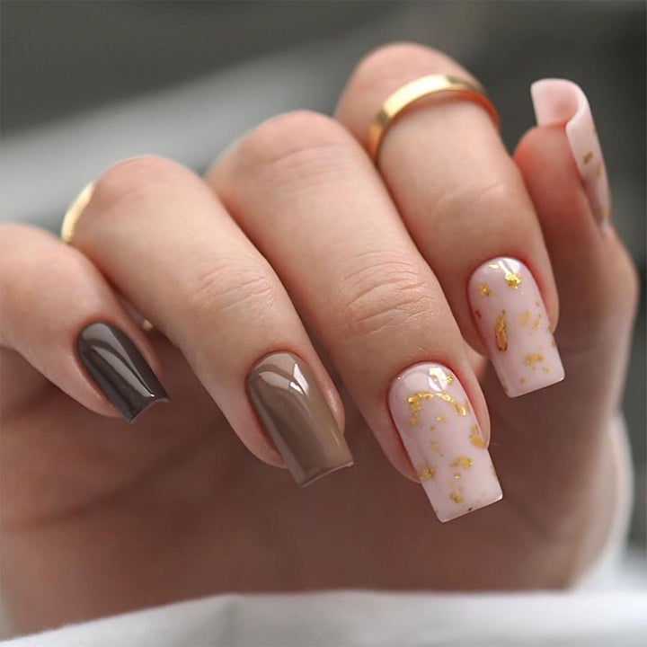Artful nail extensions with an elegant leaf pattern Kalsten