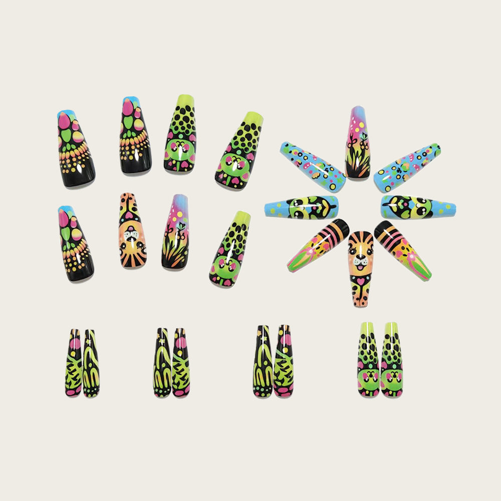 Elaborate nail art with animal motifs Kalsten