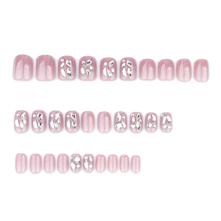 Artificial nail art with glamorous glitter accents Kalsten