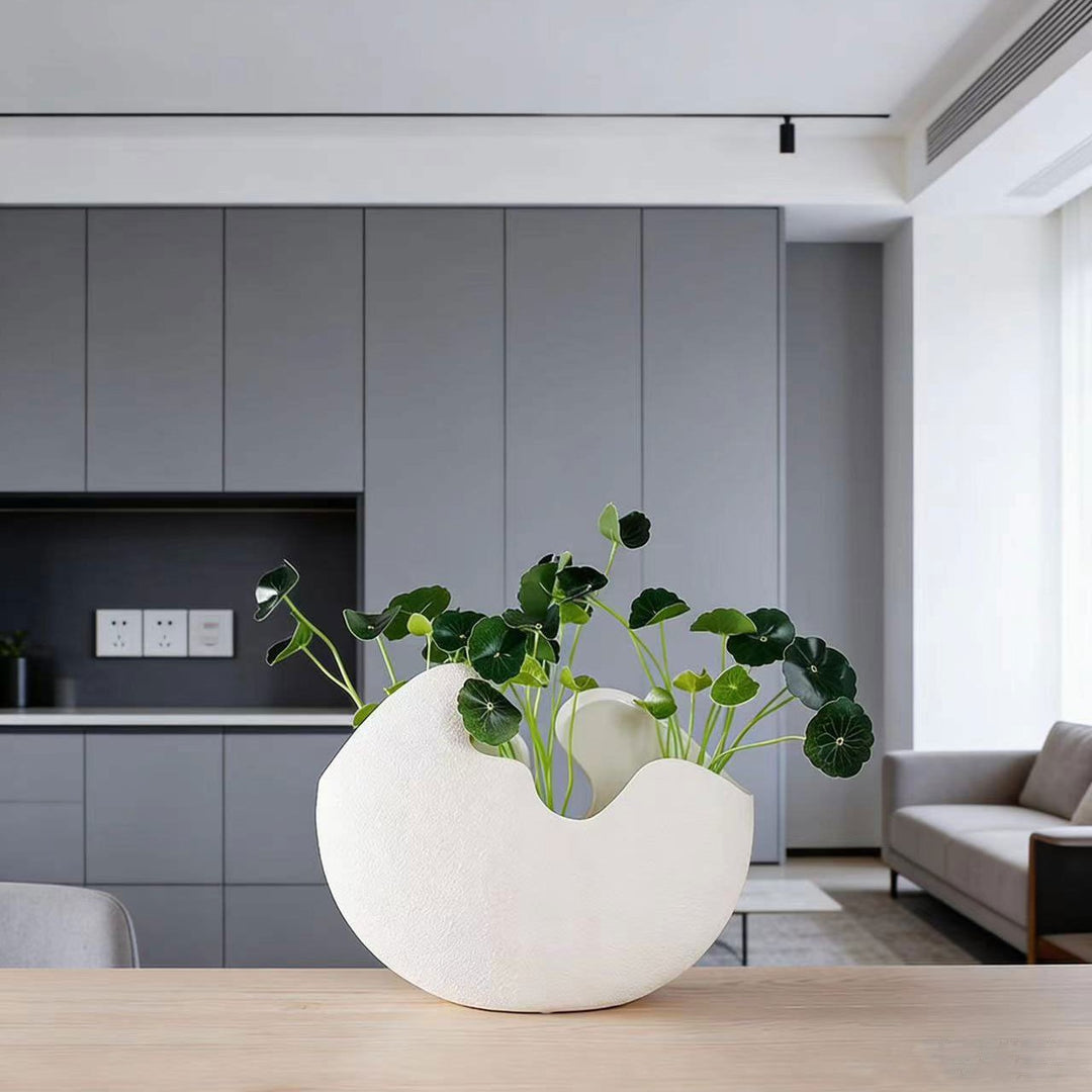 Elegant and modern ceramic vase Kalsten