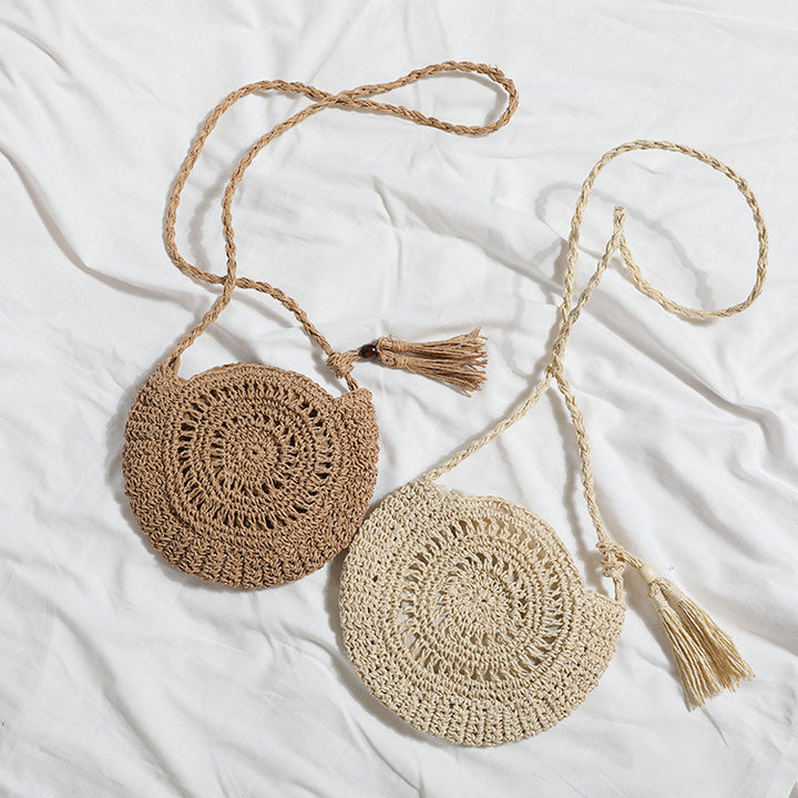 Round bag made of natural jute material with trendy fringe detail Kalsten