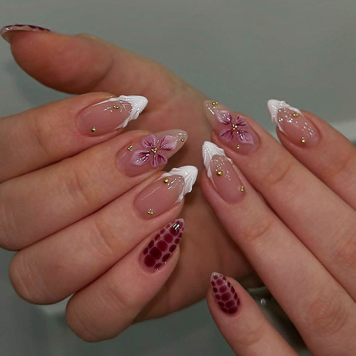 Art nail set with luxurious floral 3D decorations Kalsten