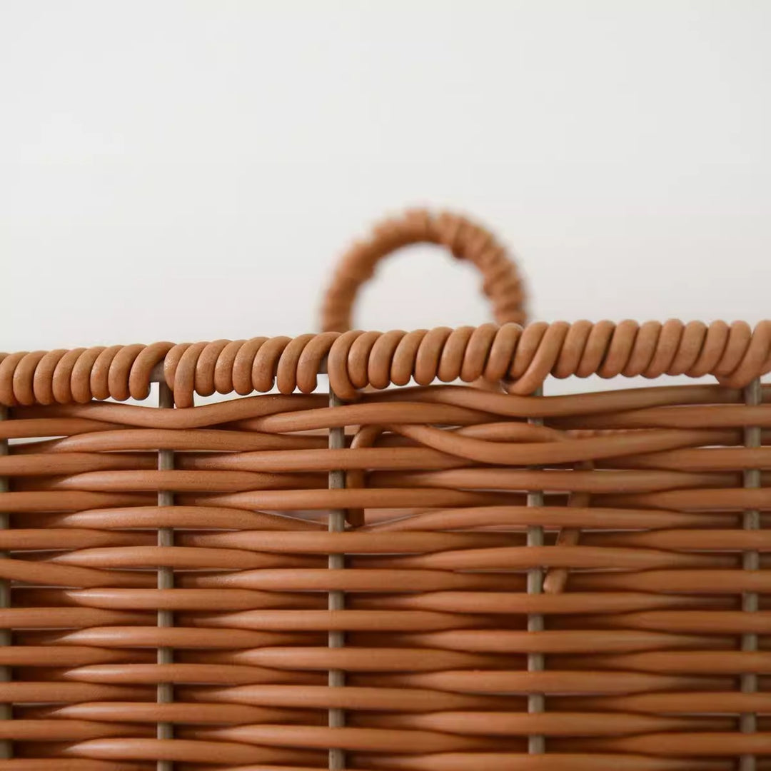 Handwoven willow basket with animal motif Kalsten