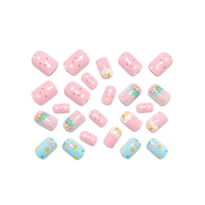 Artificial nails in creative dessert design Kalsten