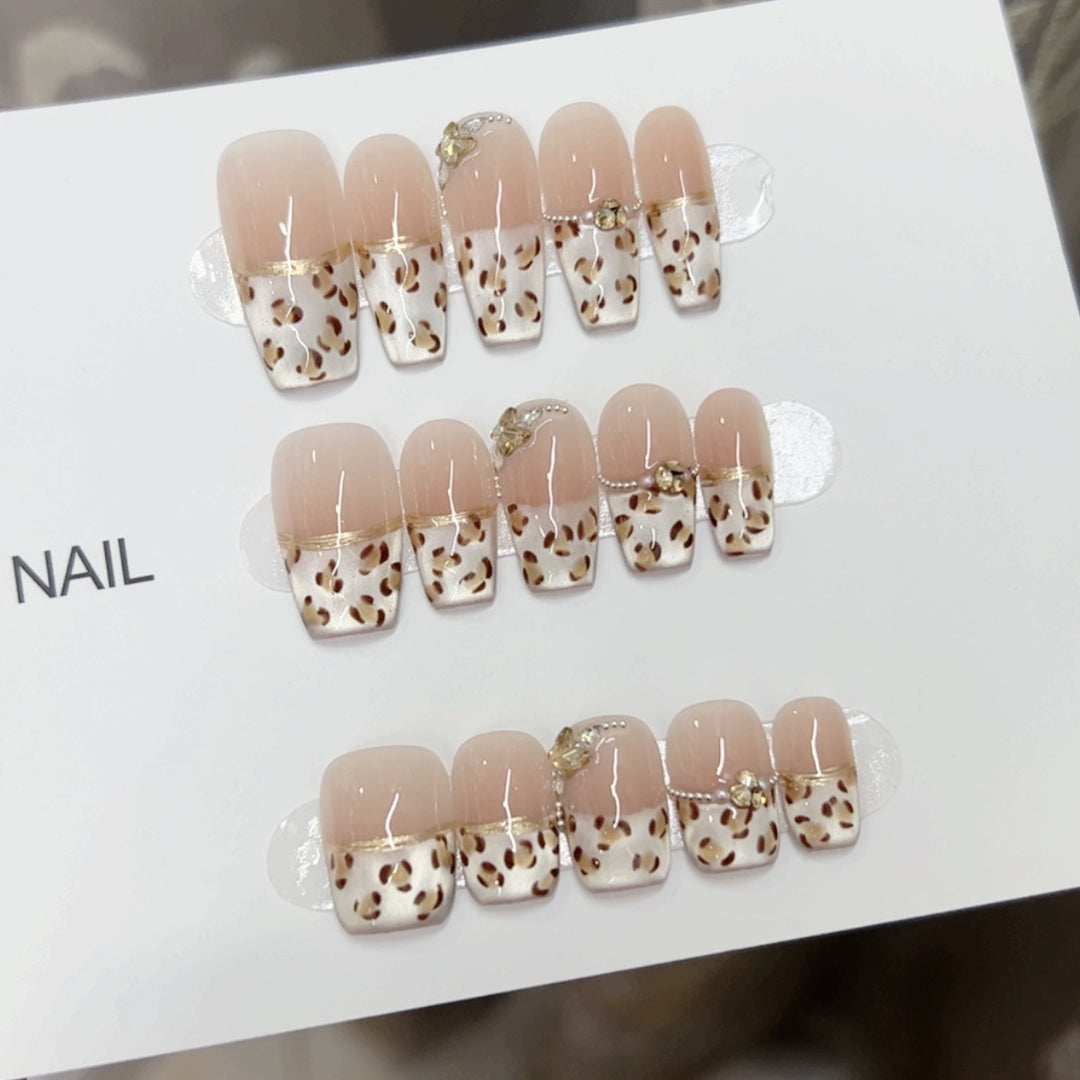 Elegant Press-On Nail Set with Luxe Design Kalsten