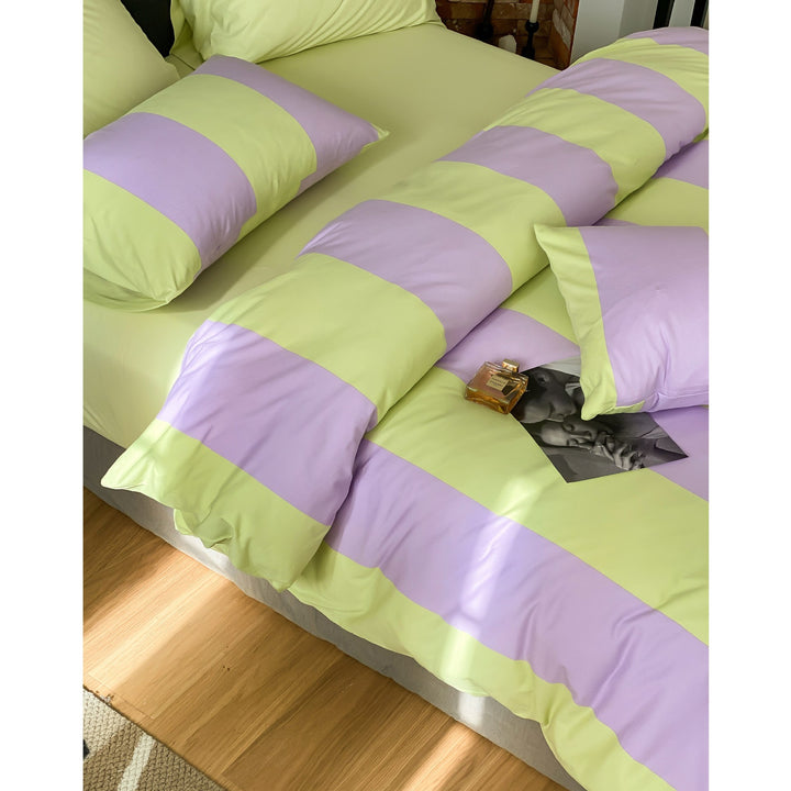Striped bedding set made of cotton satin with concealed zip fastener