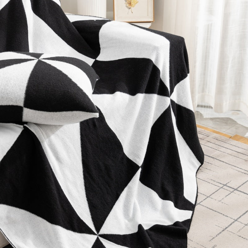 Geometric Pattern Throw Blanket