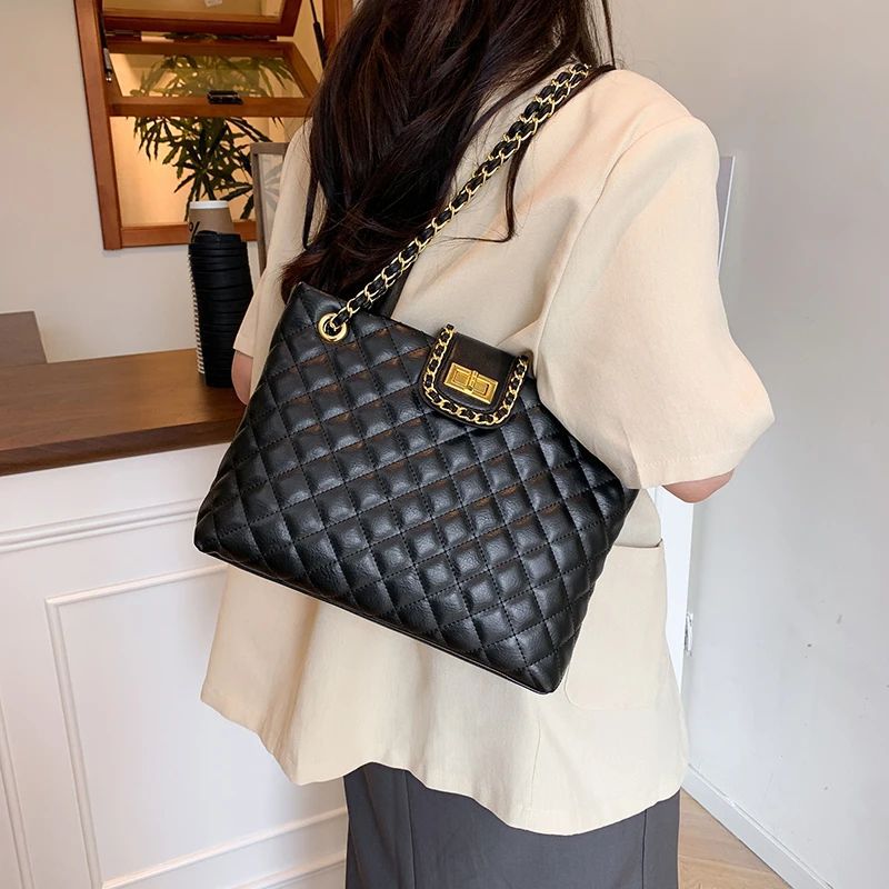 Quilted Elegance Handbag Kalsten