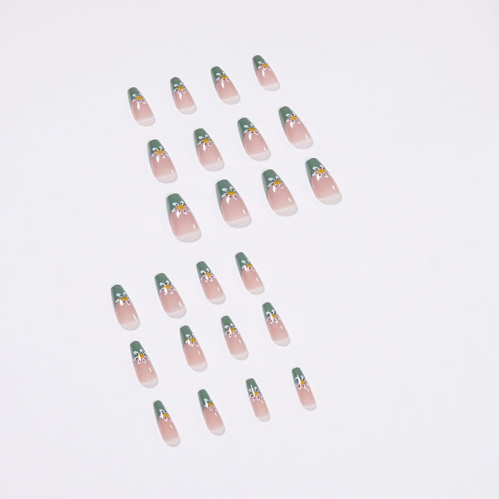 Artful Nail Art with Floral Patterns Kalsten