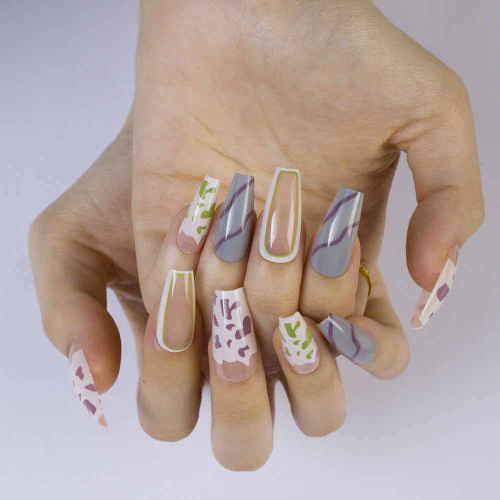 Artificial Nails in Modern Design with Graphic Patterns Kalsten
