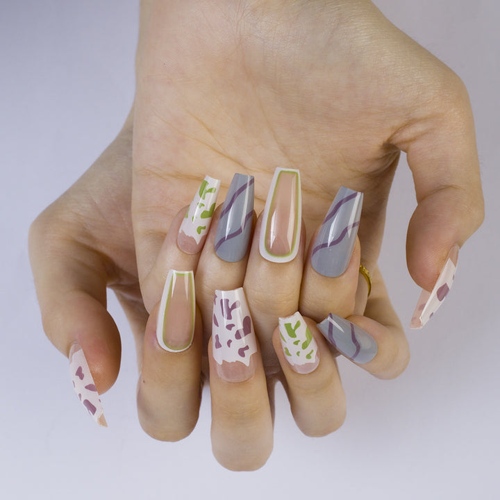 Artificial Nails in Modern Design with Graphic Patterns Kalsten