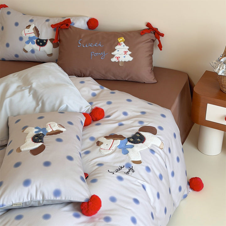 Bedding set made of cotton satin with delicate stripes and embroidered cherry motif