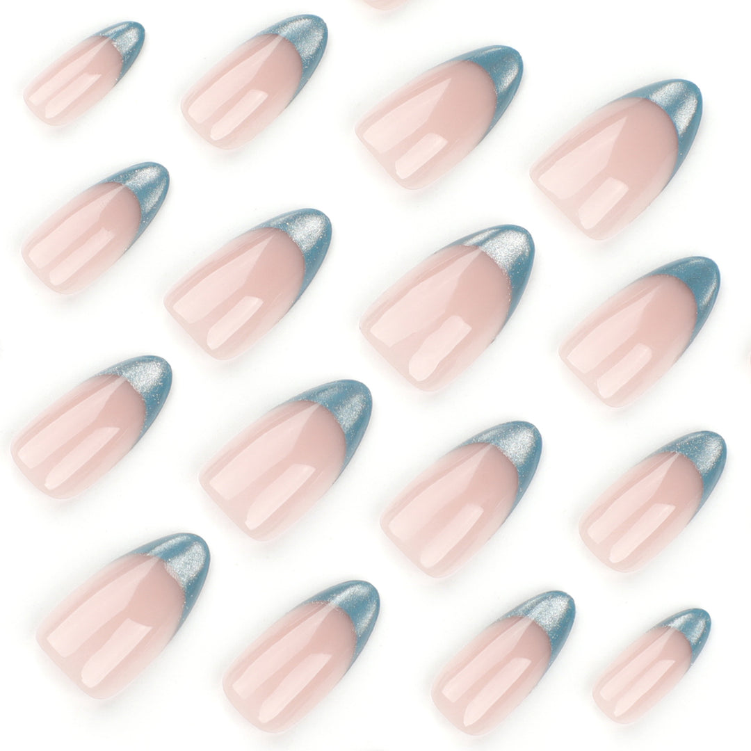 Artistic Nail Art with Glitter and Ombre Effect Kalsten