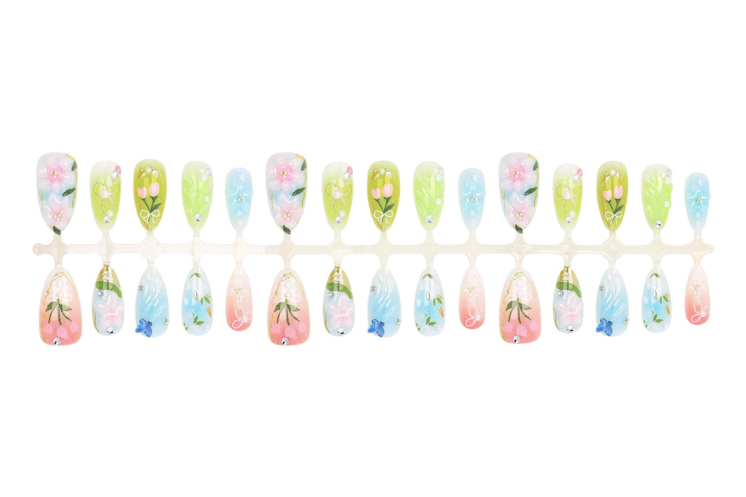 Artificial nail set with elegant, handcrafted flower patterns Kalsten