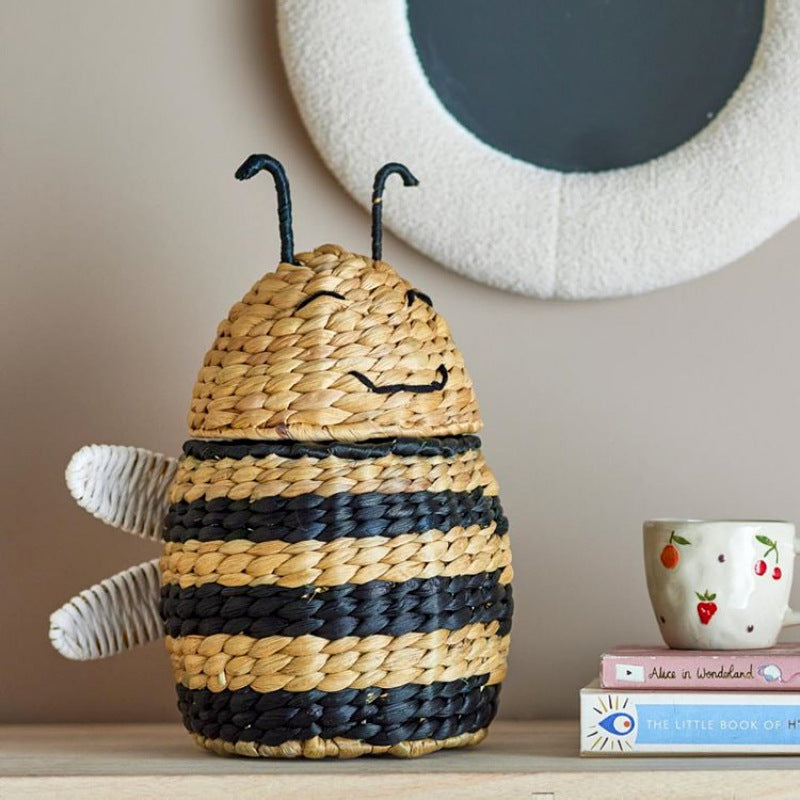 Handcrafted decoration basket made of natural materials Kalsten