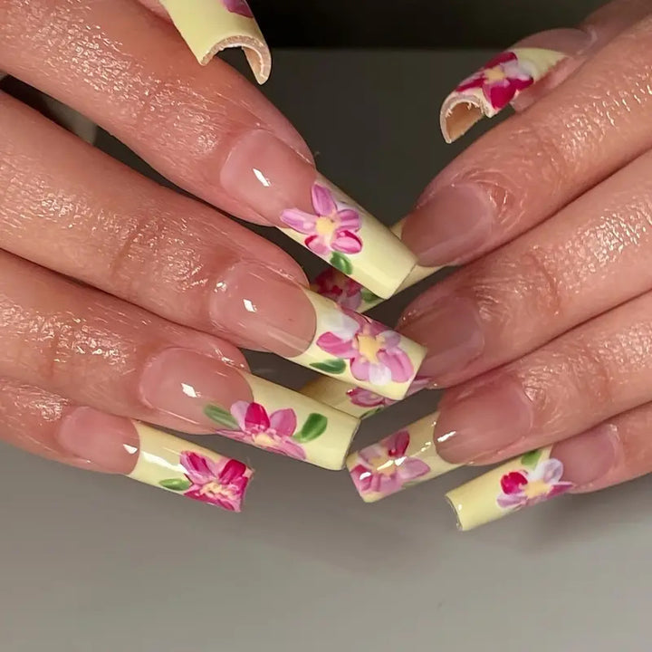 Decorative Floral Design Press-On Nails Kalsten