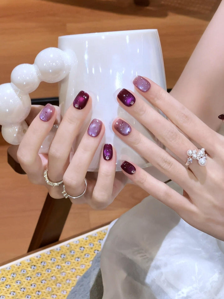 Artificial Nail Set with Modern Gradient and Glitter Effects Kalsten