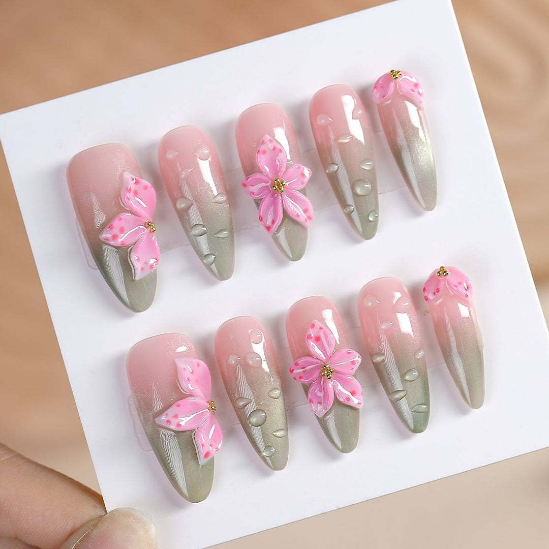 Artificial nail set with delicate flowers and glitter accents Kalsten