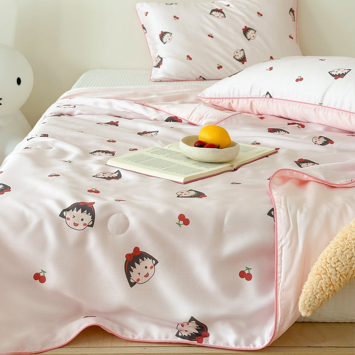 Children's duvet cover set made of satin with child-friendly vehicle print and reversible backside