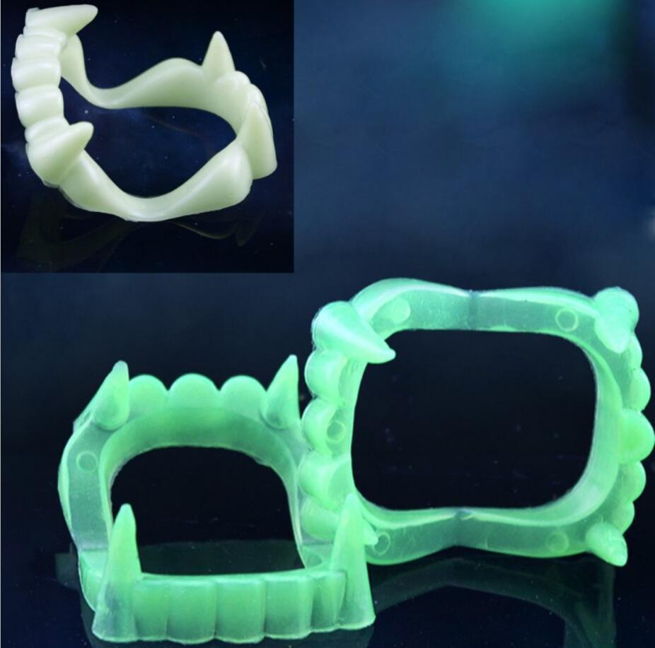 Glow-in-the-Dark Vampire Fangs Kalsten