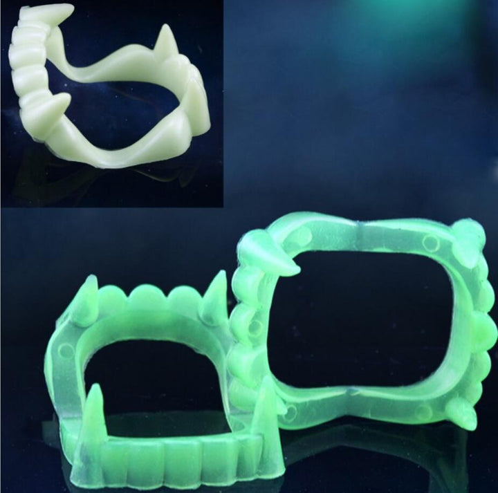 Glow-in-the-Dark Vampire Fangs Kalsten