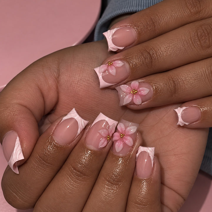 Artificial nail set with delicate floral designs Kalsten