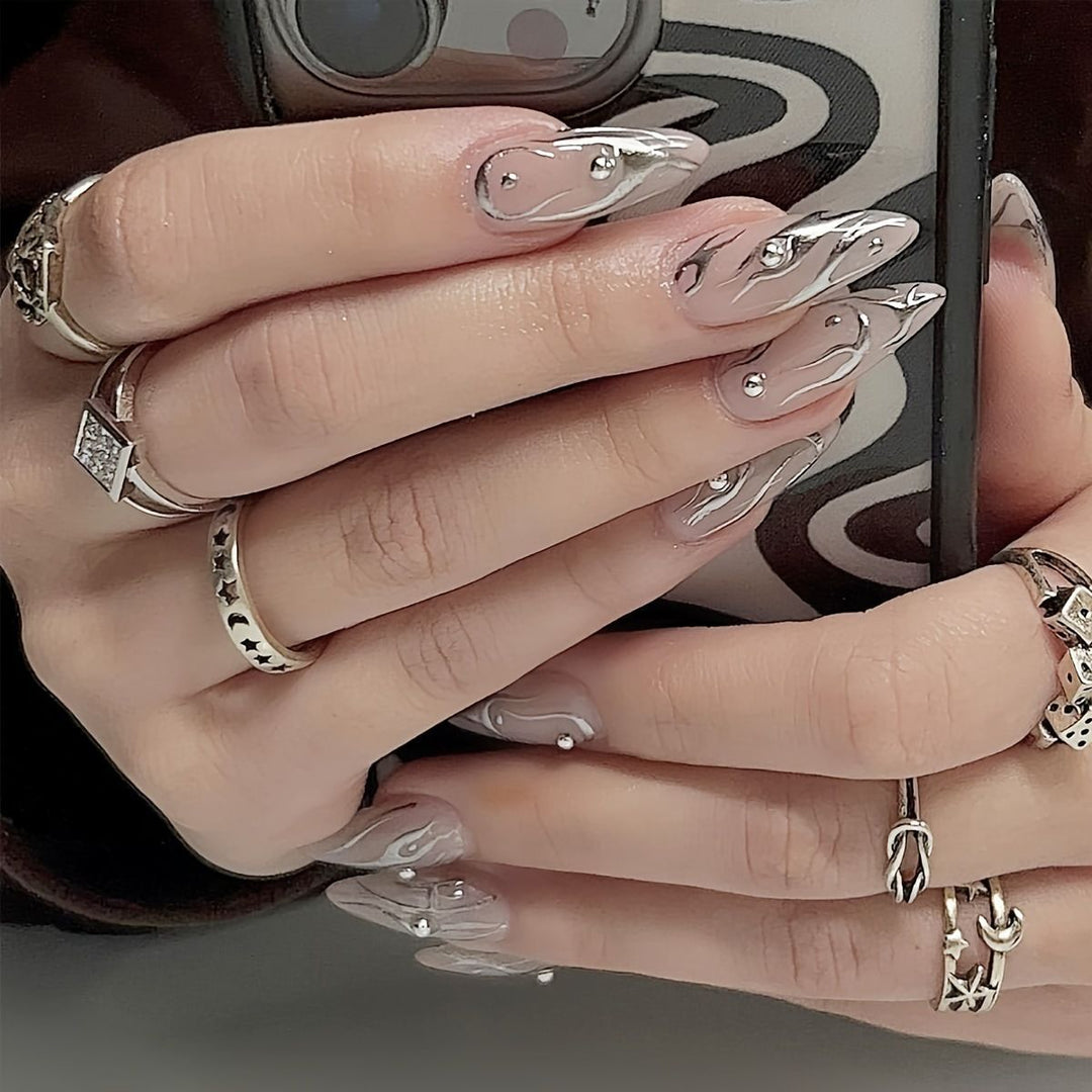 Artificial nail set with elegant design and pearl-embellished accents Kalsten