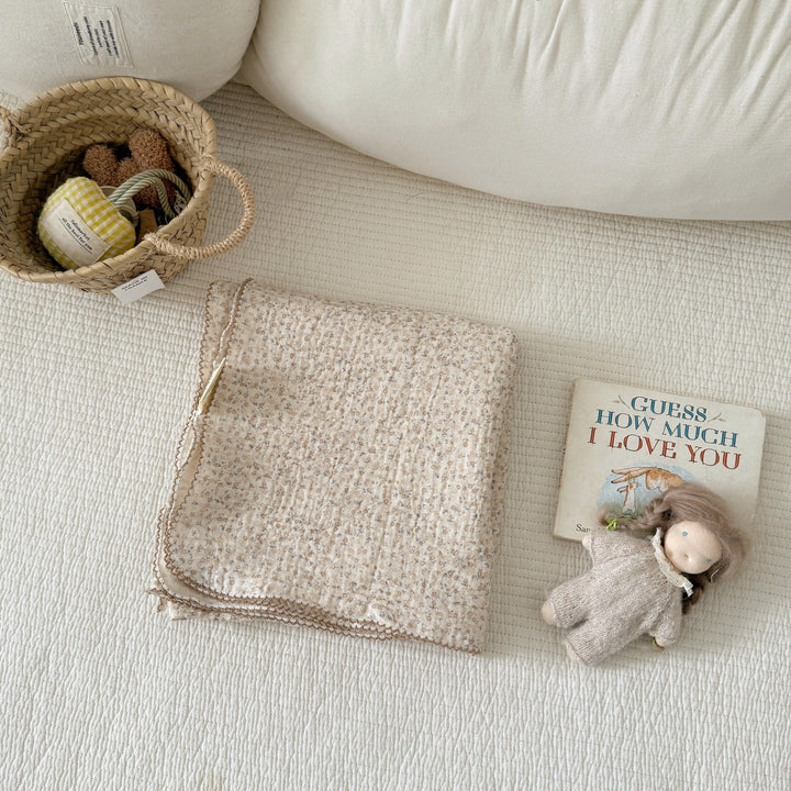 Unisex Cozy Muslin Blanket with Delicate Flower Pattern Kalsten