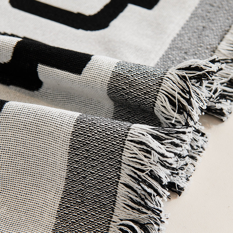 Elegant Geometric Pattern Throw Blanket