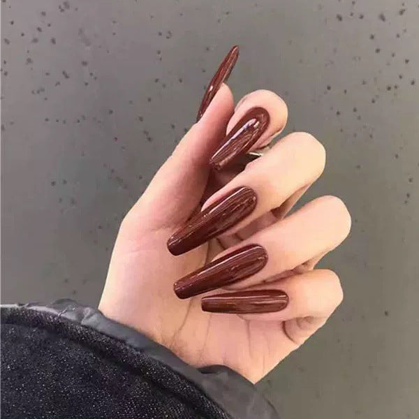 Artificial nail set with luxurious shine and elegant designs Kalsten