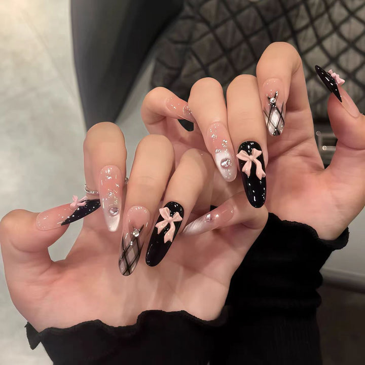 Artificial nails with glamorous rhinestone decorations Kalsten