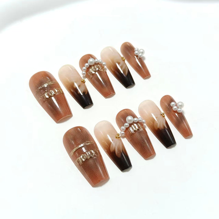 Artificial nails with glamorous gold and pearl embellished accents Kalsten