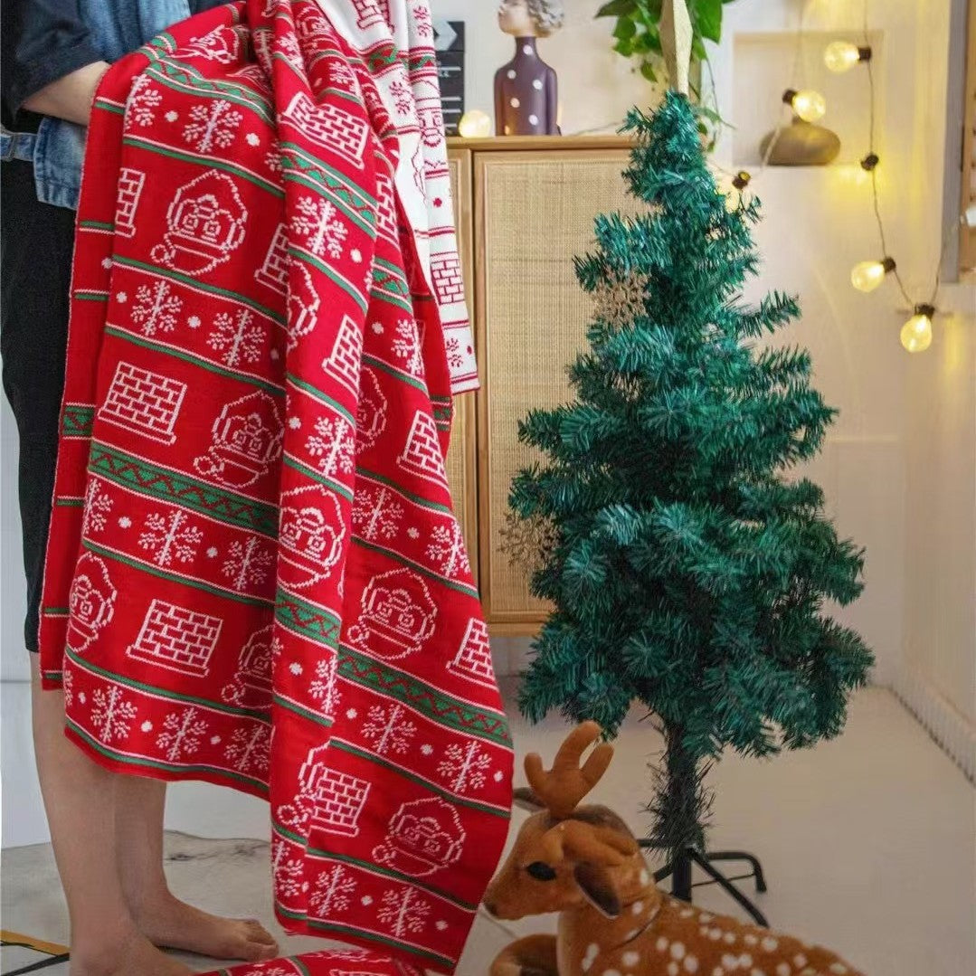 Cozy Christmas throw blanket with gingerbread and diamond pattern