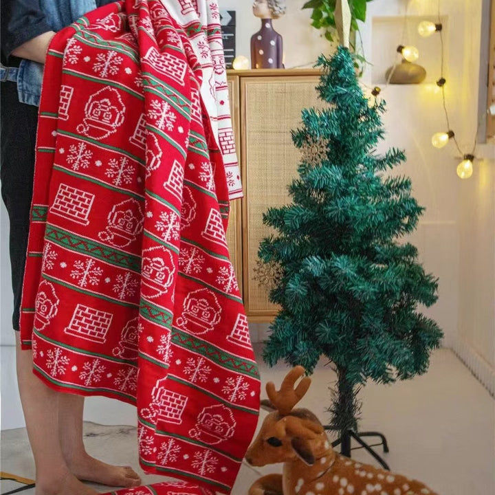 Cozy Christmas throw blanket with gingerbread and diamond pattern